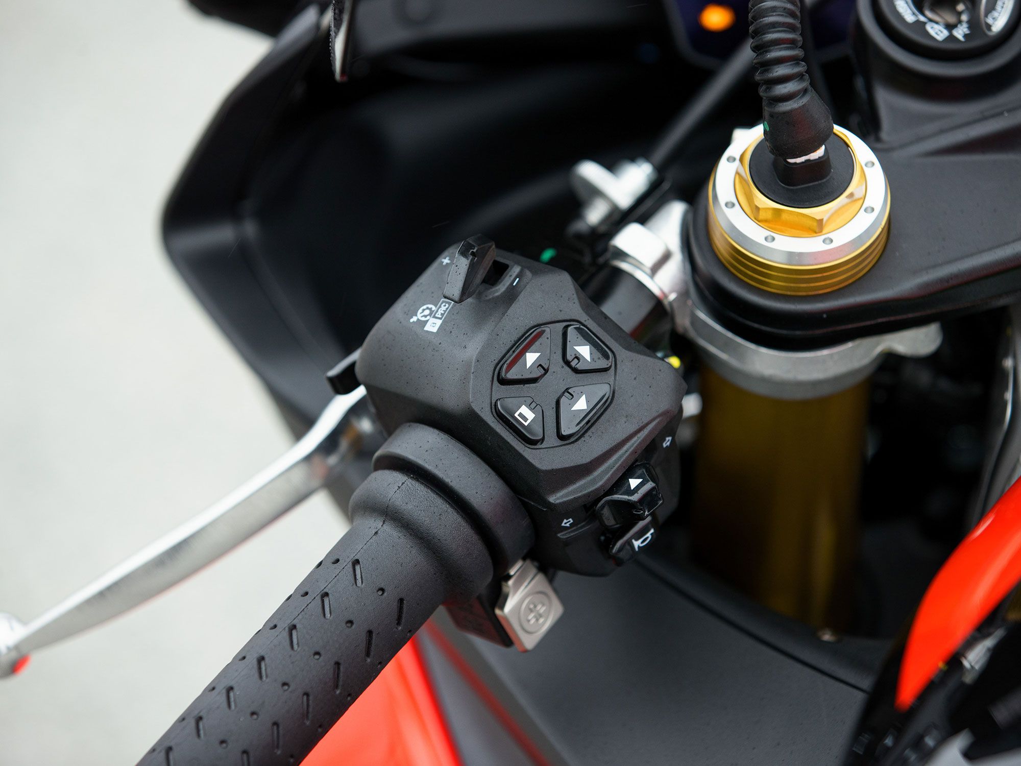 The electronics are manipulated through this control interface. It’s easy to use and offers pleasing tactile function with gloves. We also value the ability to adjust traction control, on the fly, using the bottom thumb and index finger operated buttons.