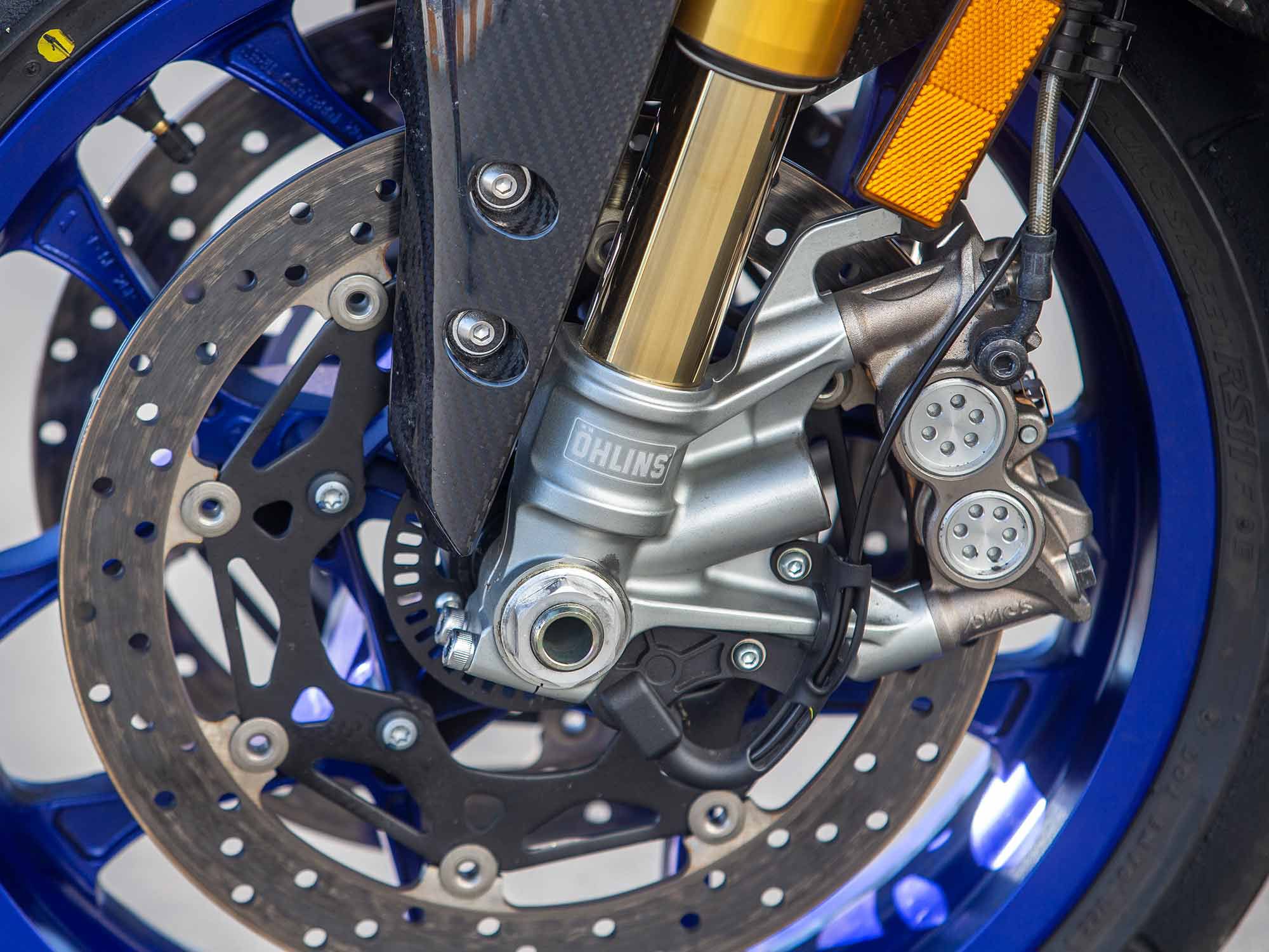 The ‘21 YZF-R1M employs Ohlins latest and greatest semi-active electronic suspension with a gas-charged fork. The suspension offers versatile performance with a few pushes of a button.