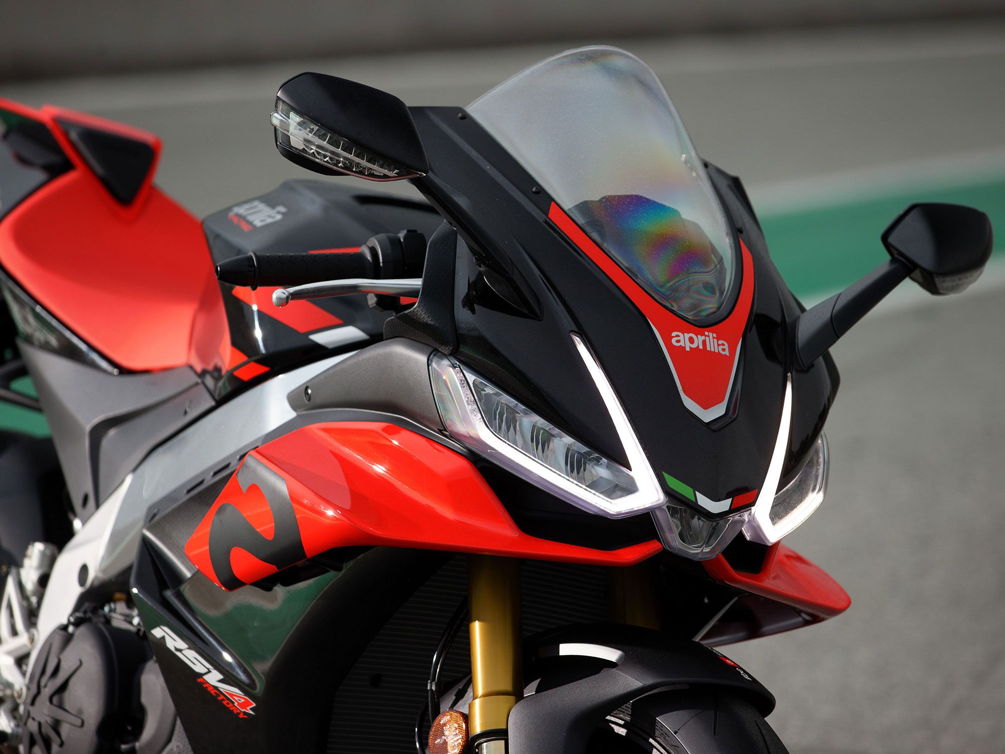 The RSV4’s front fairing is broader, which better shields the rider in the tucked position.
