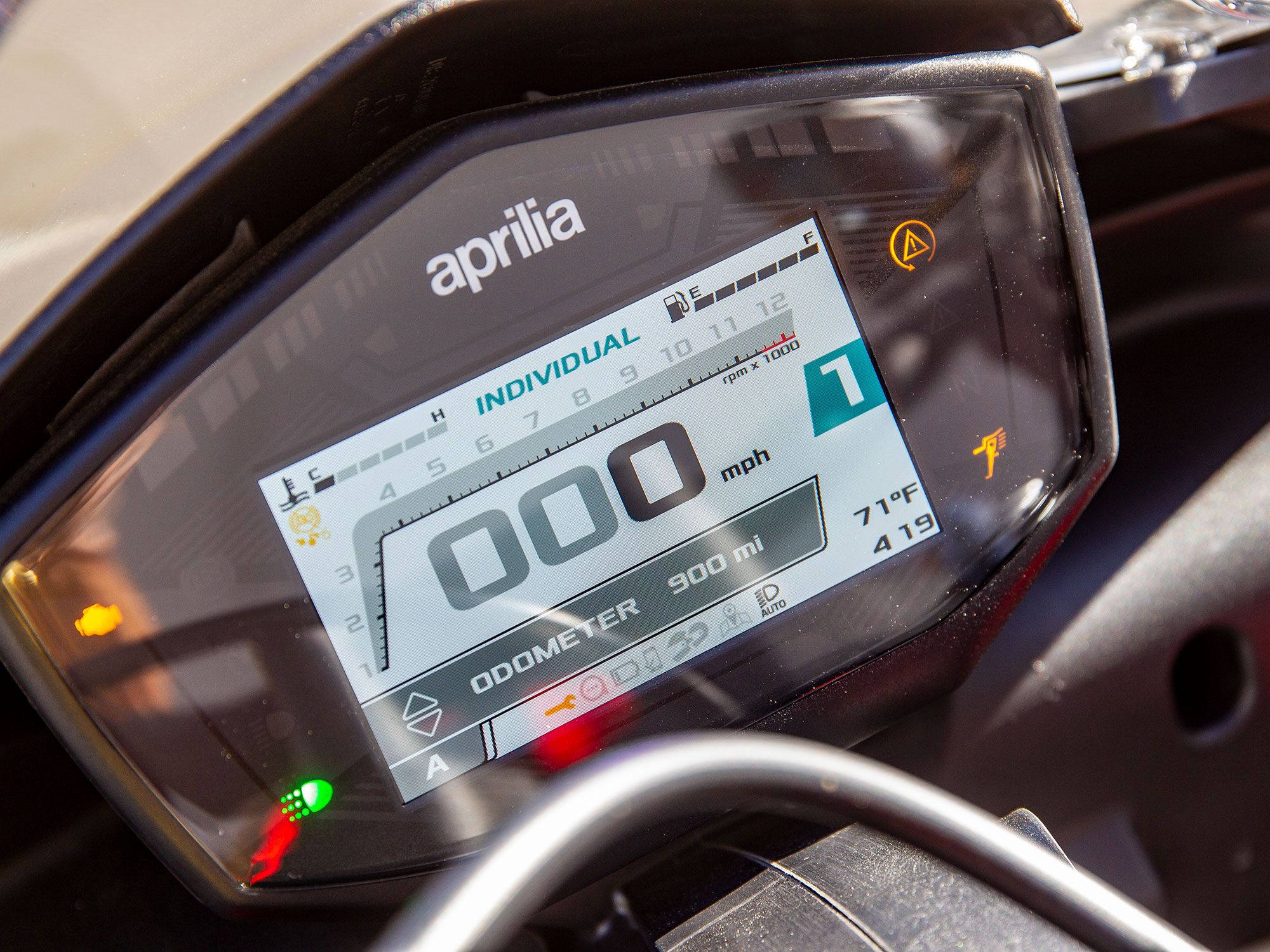 The TFT display equipped to the Tuono 660 offers vital riding information at a quick glance, while serving as an easy platform to tailor the Aprilia Performance Ride Control (APRC) electronic rider-aid suite to rider preference.