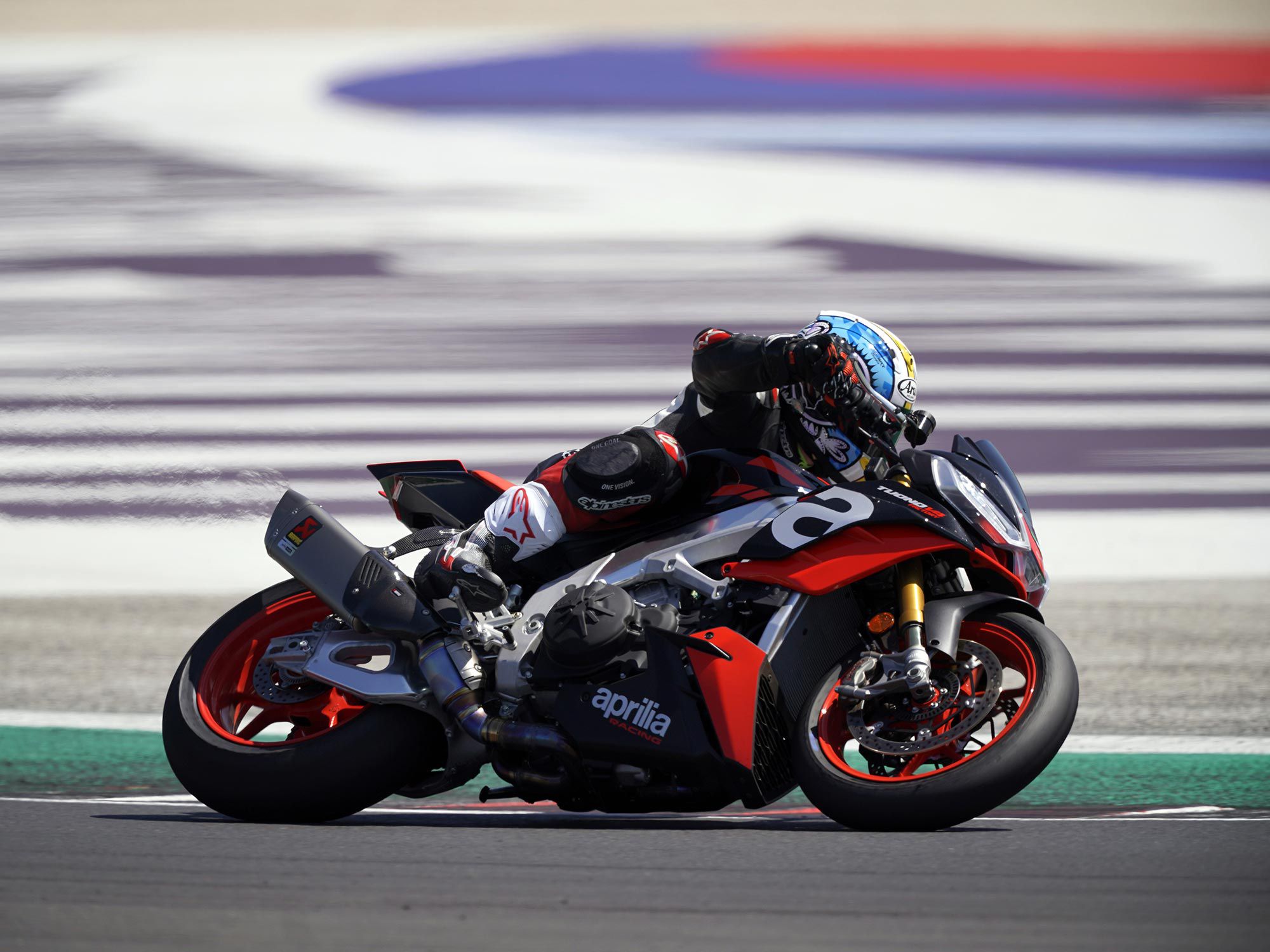 The familiarly narrow 65-degree V-4 has been tickled, which has increased the maximum rpm by 300, from 12,500 rpm to 12,800 rpm, and according to Aprilia this gains an extra 3.1 mph in top speed.