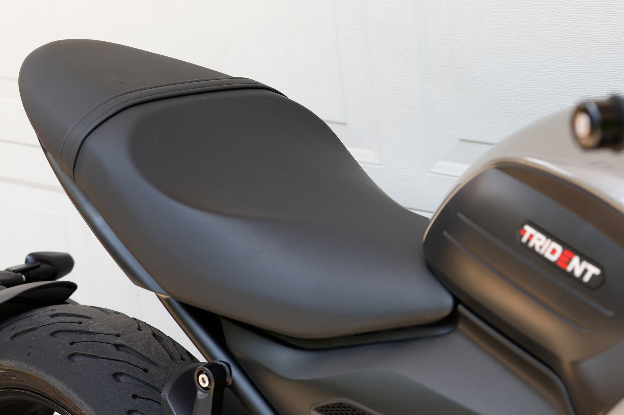 The one-piece saddle is nice and low making the Trident more accessible to smaller riders.