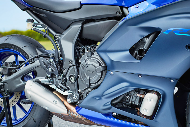 2022 Yamaha YZF-R7 supersport sportbike review