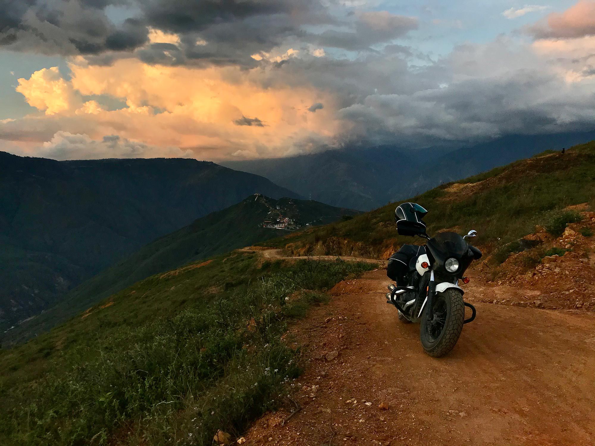 You don’t have to stray far from the main route to find wonderful dirt roads to explore, such as this one near the ridgeline and Chicamocha National Park entrance.