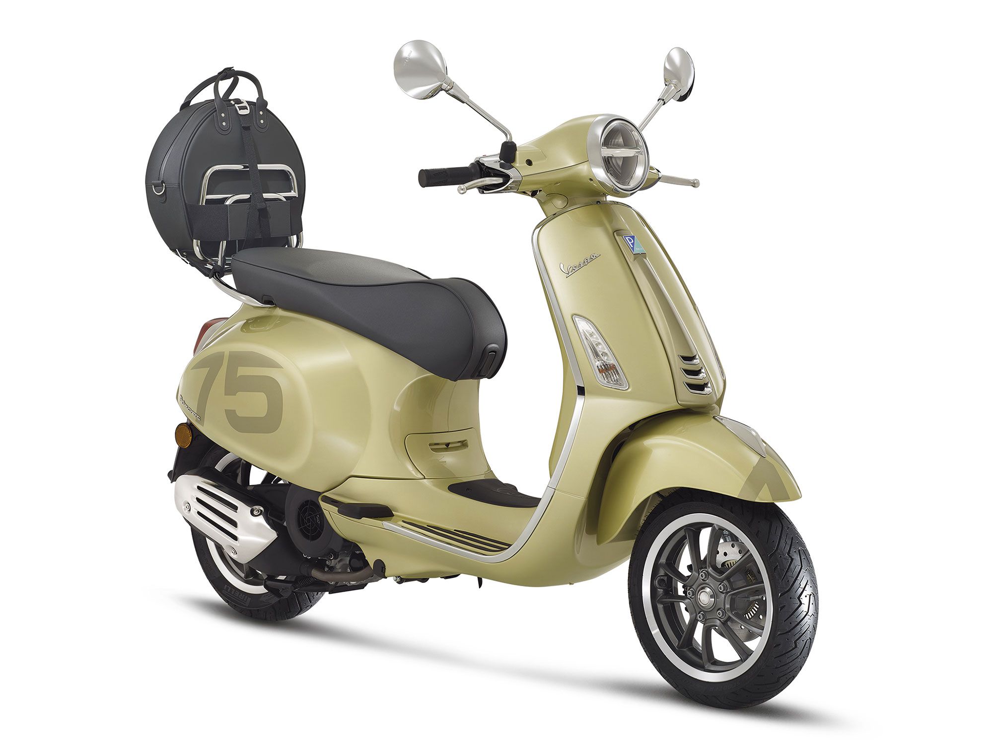Vespa developed a special colorway to honor the aesthetic popular in the 1940s.
