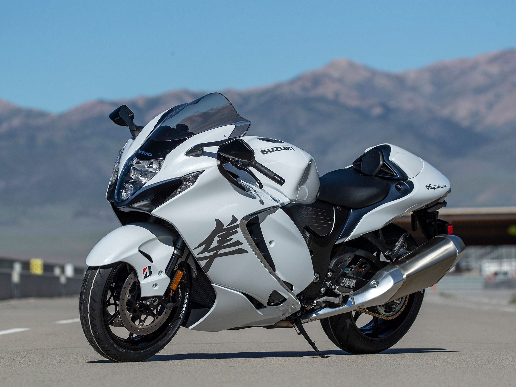 We are big fans of the sleeker and more modern appearance of Suzuki’s ‘22 Hayabusa hypersport bike.