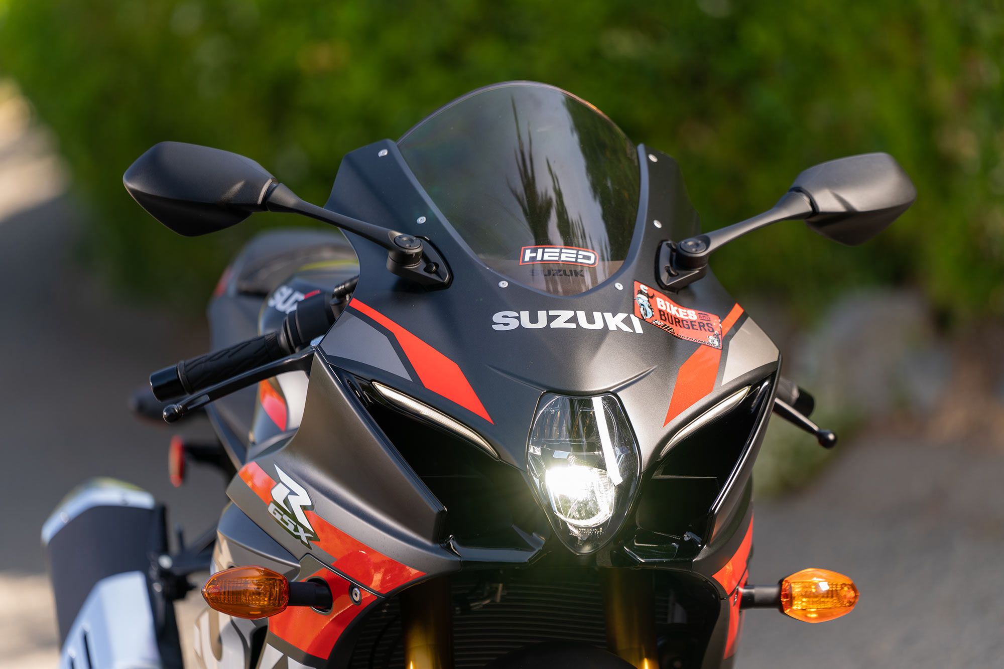 The GSX-R1000R also gets LED positioning lights above both ram air intakes.