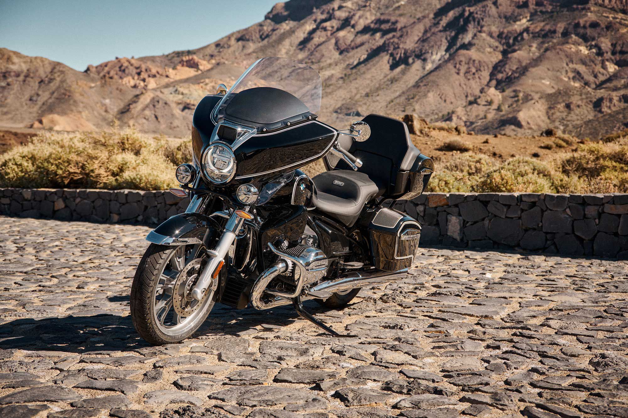 The BMW R 18 B Transcontinental is built to eat up miles.