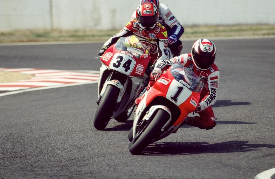 Wayne Rainey racing Kevin Schwantz at the 1993 Suzuka GP