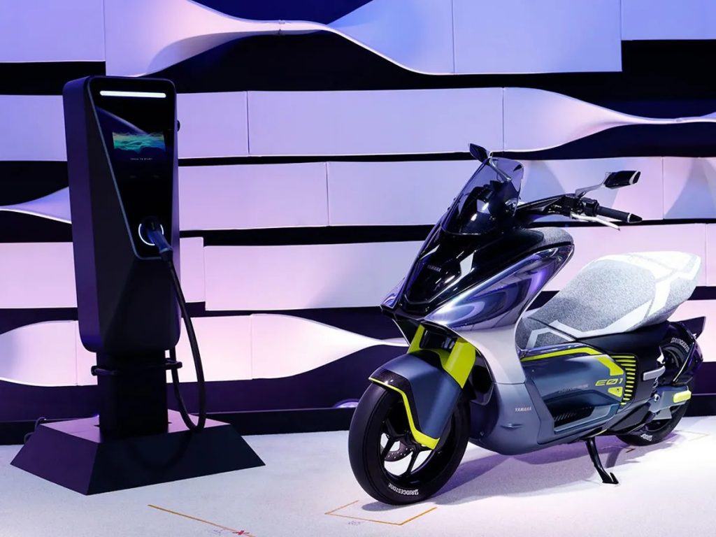 A side image of the new Yamaha E01 electric scooter