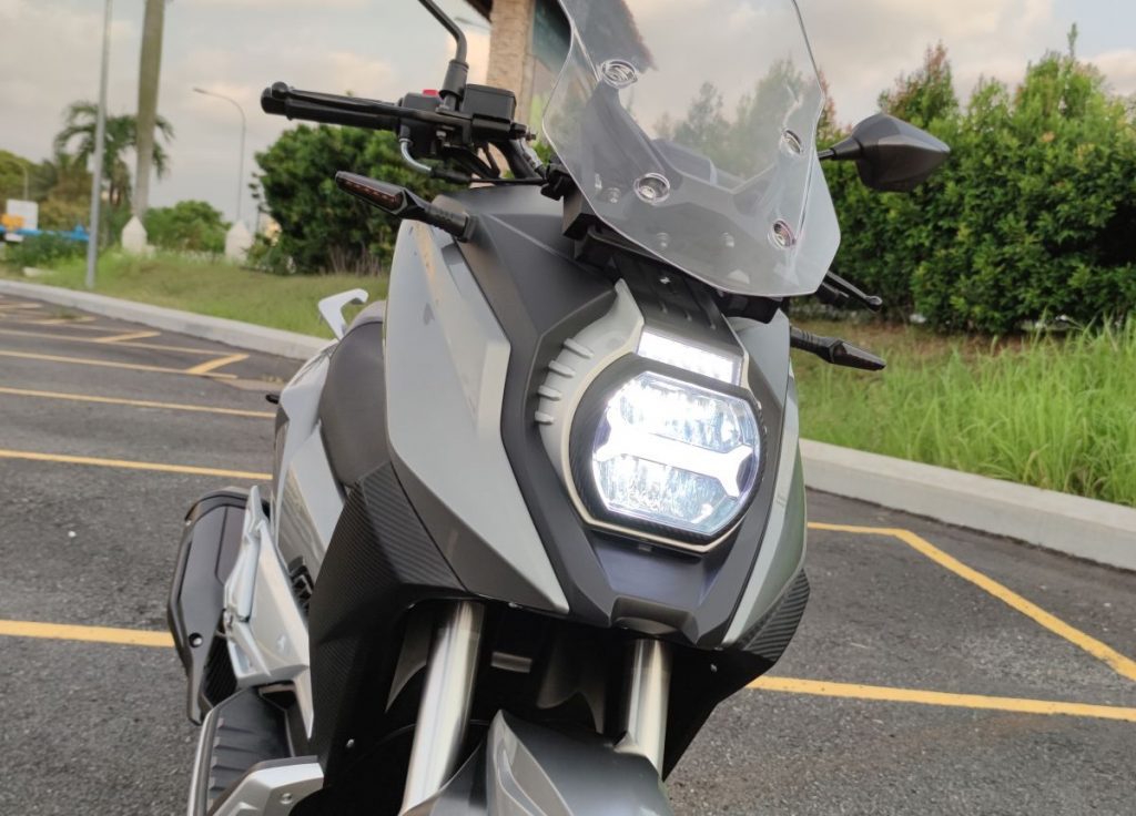 A frontal outside view of the all-new WMoto Xtreme 150i Scooter, from Malaysia