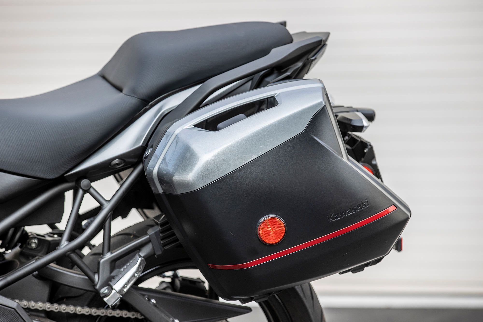 A pair of 28-liter bags also outfits the LT model. Kawasaki’s hard saddlebags have always been known for their quality construction and ease of use.