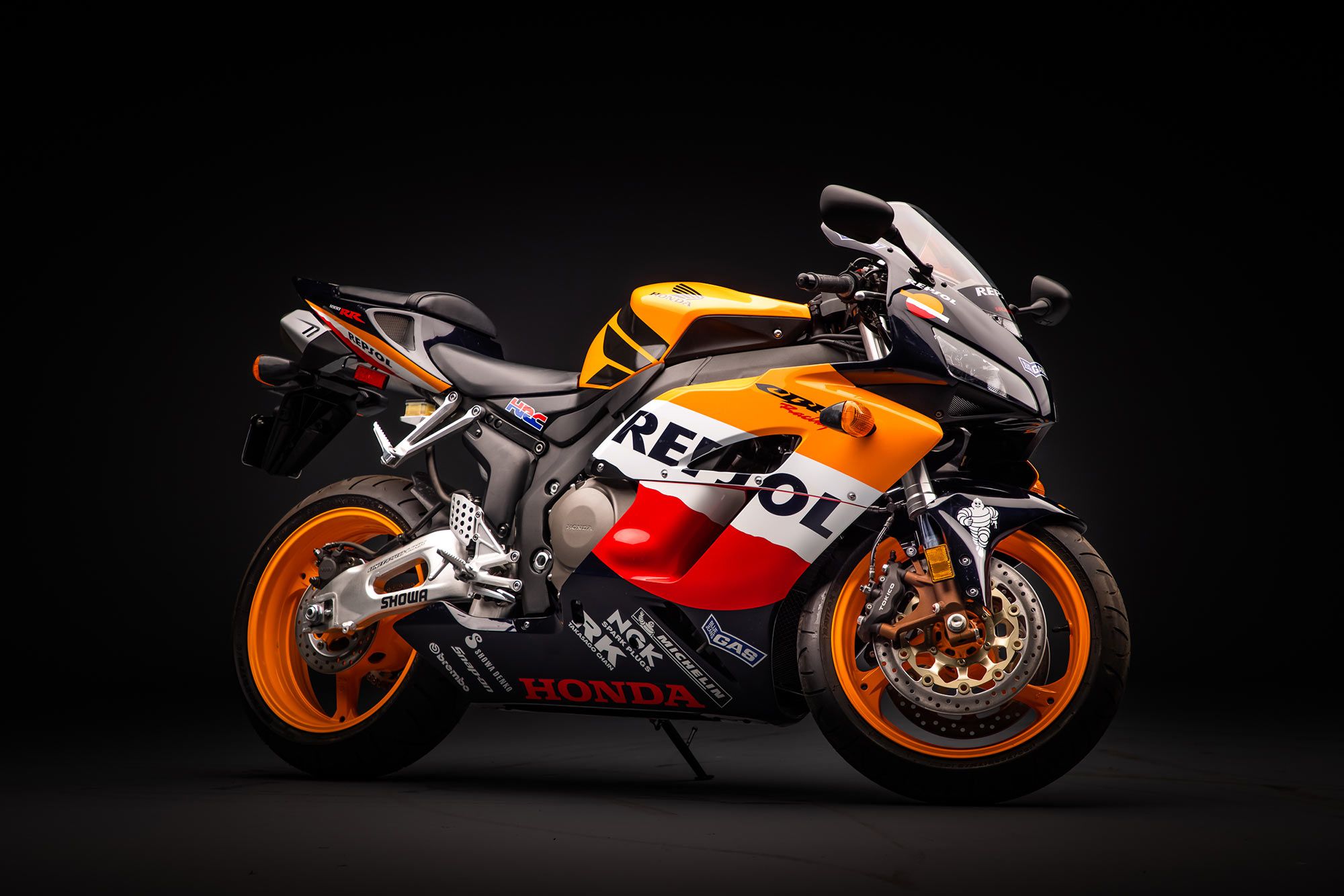 The 2005 CBR1000RR is the first-ever Repsol-edition.
