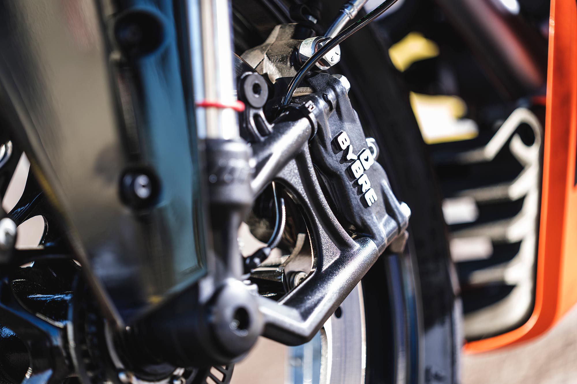 Suspension is provided by WP with a 43mm fork featuring compression adjustment (30 clicks) and rebound adjustment (also 30 clicks).