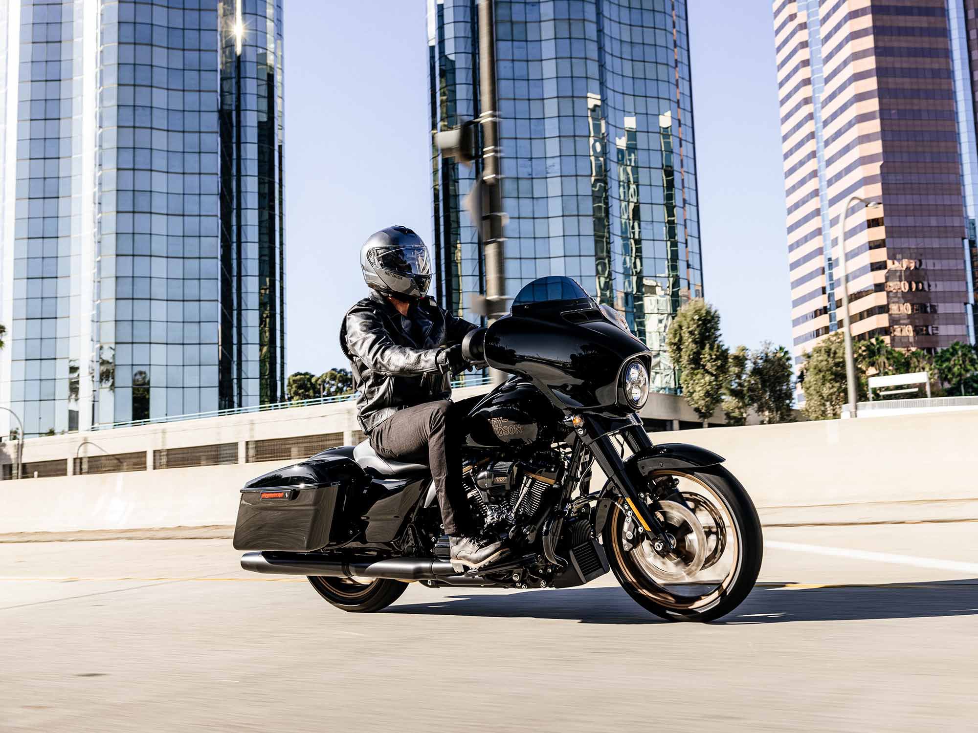 All the things you love about the Street Glide in a package that honors the MotoAmerica King of the Baggers race machines.