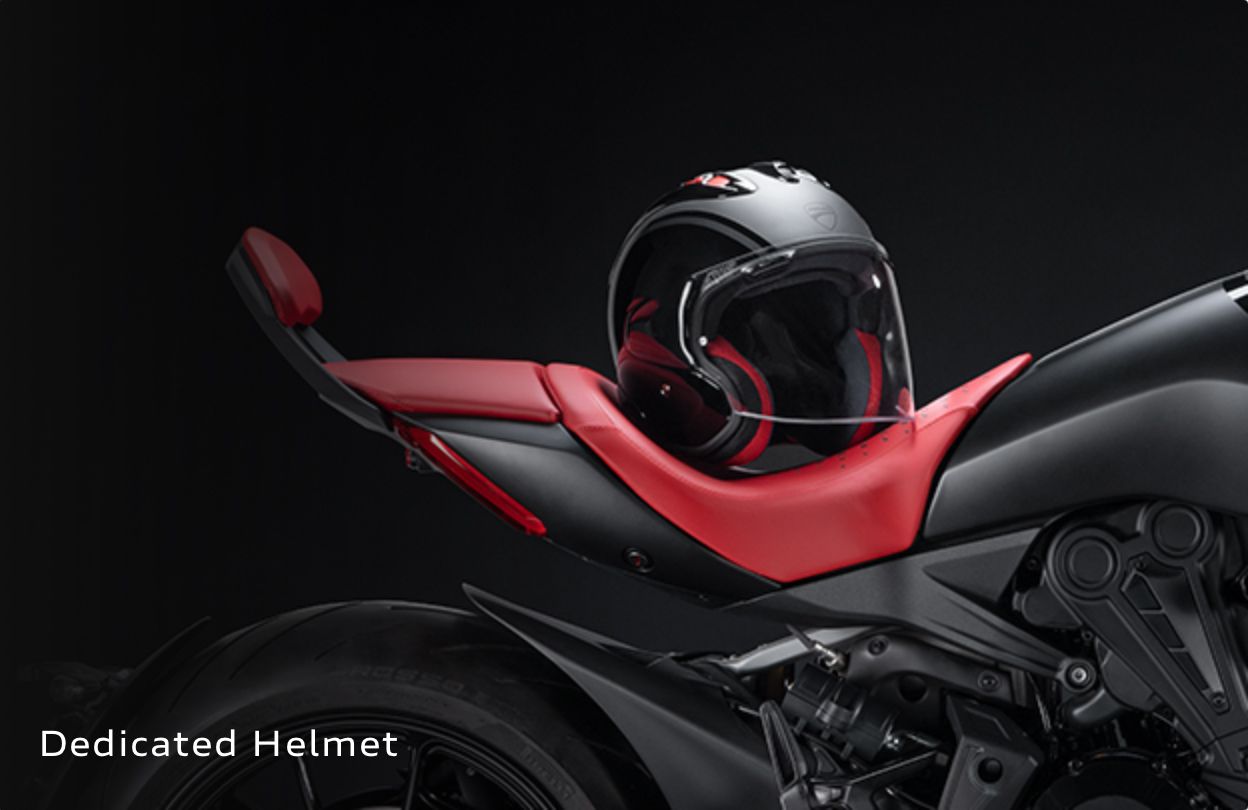 A backrest and exclusive “jet helmet” are available to 500 lucky XDiavel Nera owners.