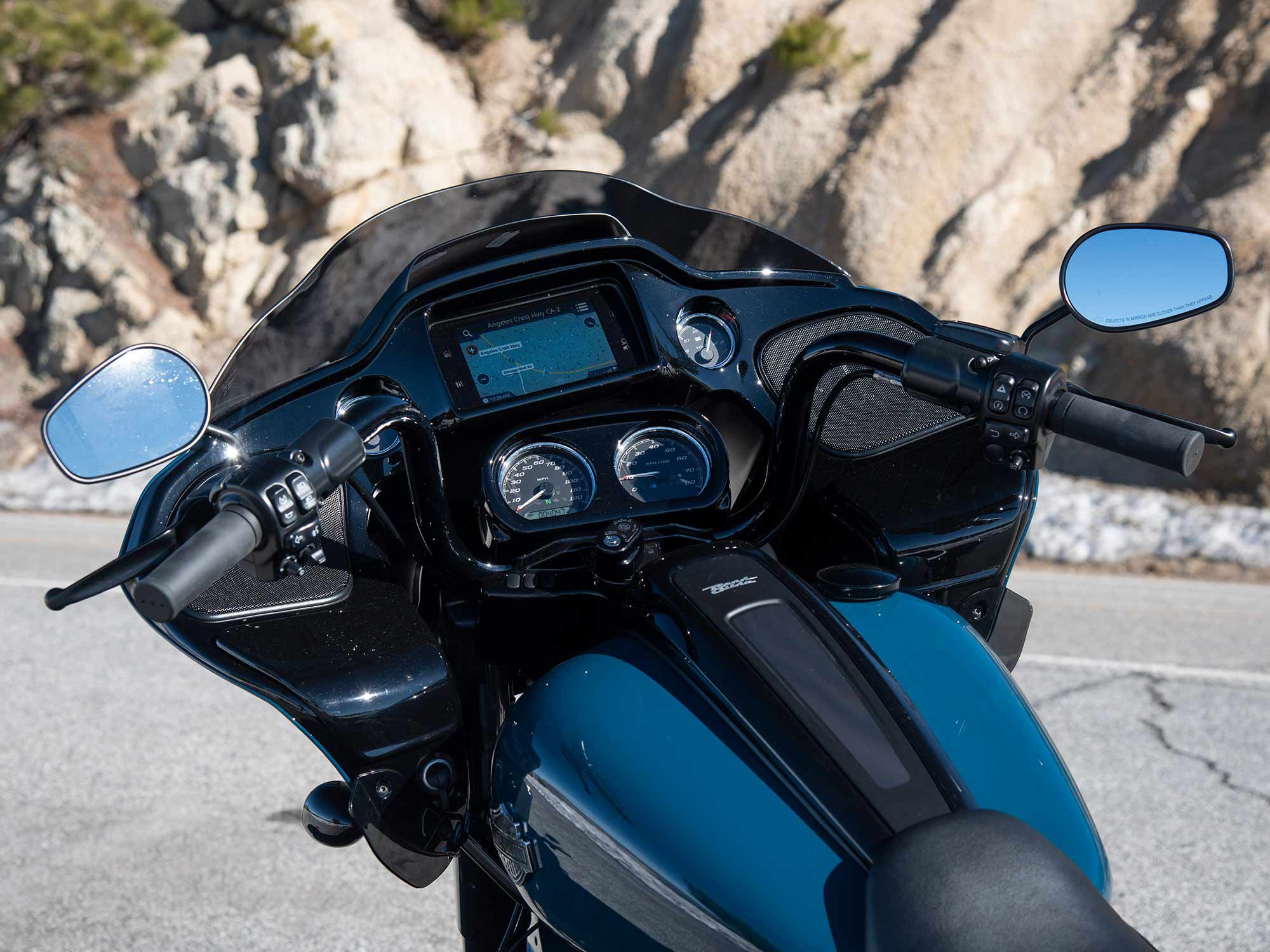 The Road Glide Special’s cockpit combines old and new, with analog gauges and a 6.5-inch TFT touchscreen peacefully coexisting alongside Harley’s familiar switch gear.
