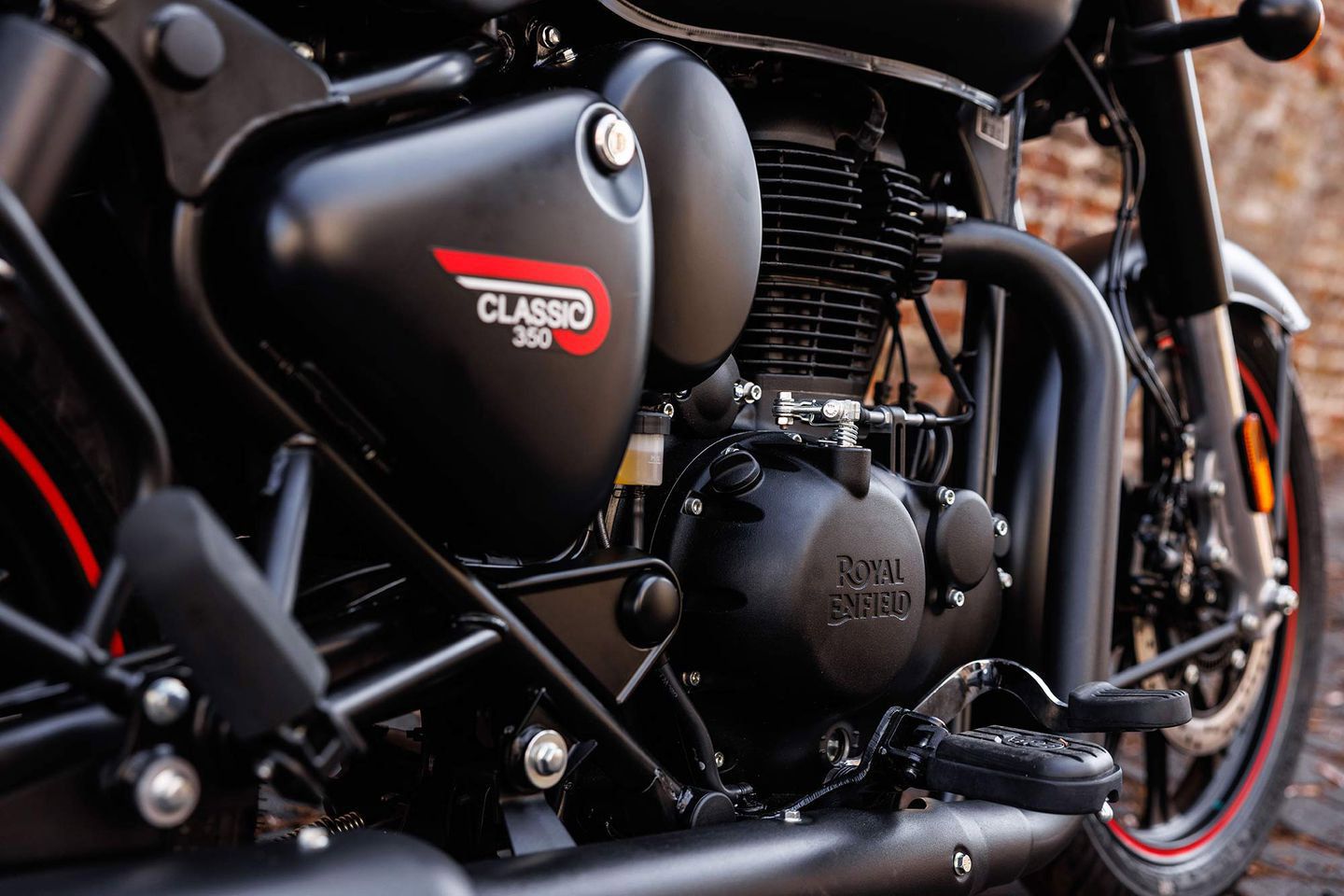 The Classic 350 is powered by the same air/oil-cooled 349cc SOHC powerplant as seen in the Royal Enfield Meteor 350, which we’ve become fond of for its gradual power delivery and gentle personality.