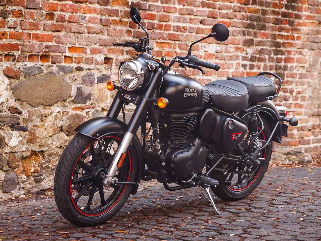 The 2022 Royal Enfield Classic 350 meshes a brand-new engine with classic postwar styling and modern features like ABS and fuel injection.