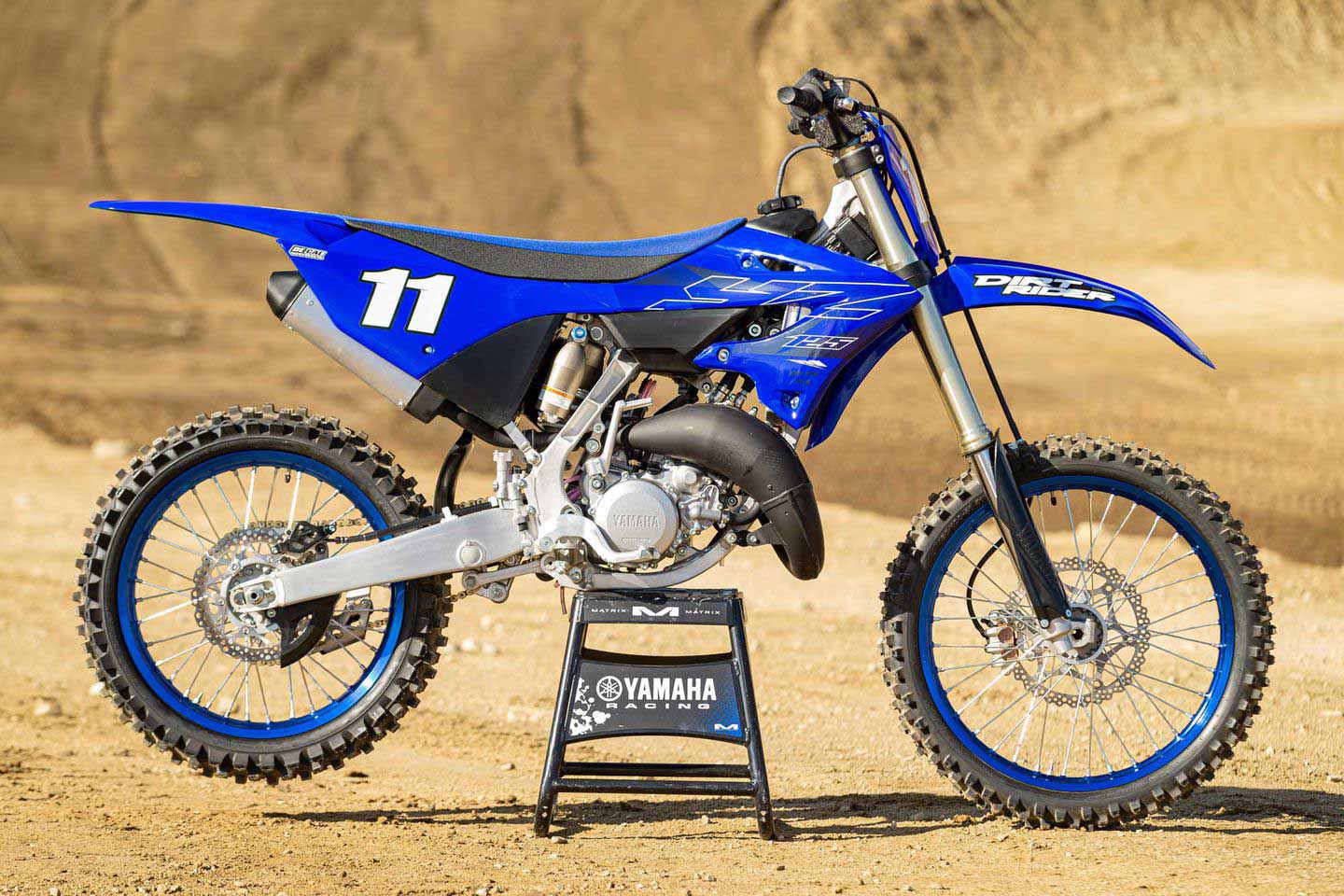 The 2022 YZ125’s silencer is 2 inches shorter and features a 6mm-longer outlet ring, while the expansion chamber has a narrower profile.