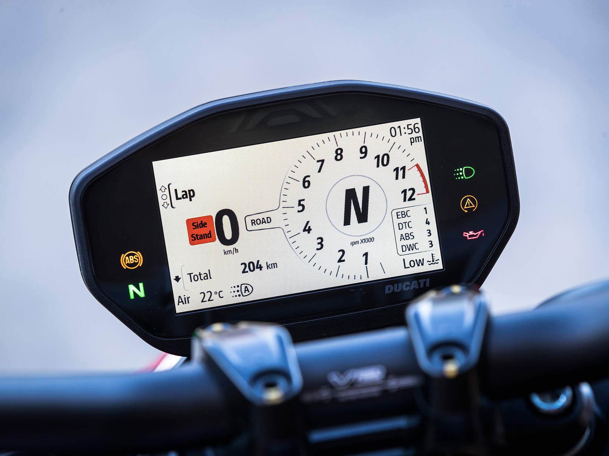 The Streetfighter V2 is dripping with race-inspired electronics; a six-axis IMU manages all the electronic controls of the bike. Modes can be individually customized to rider preferences via the Streetfighter V2′s 4.3-inch TFT display.