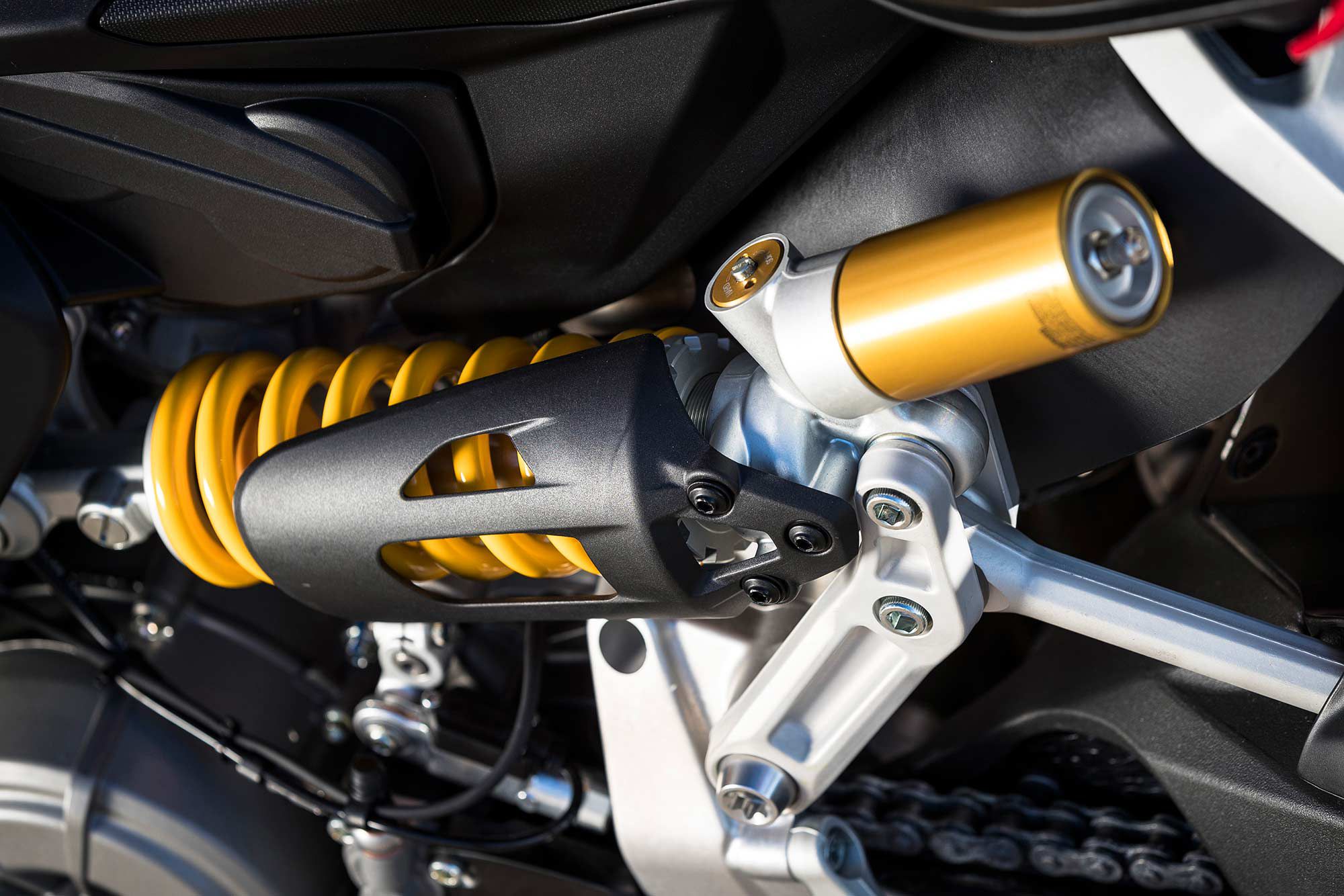 A Showa BPF fork and Sachs shock are resilient enough for racetrack conditions and balanced enough for on-road comfort.
