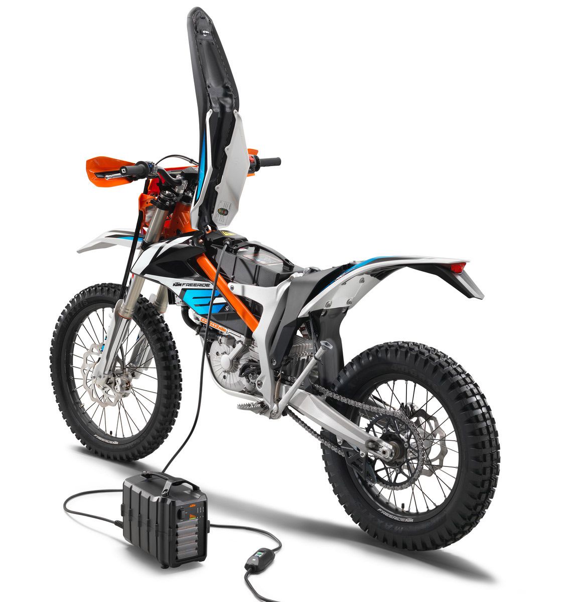 The quick-change KTM PowerPack with 3.9 kWh capacity in “action.”