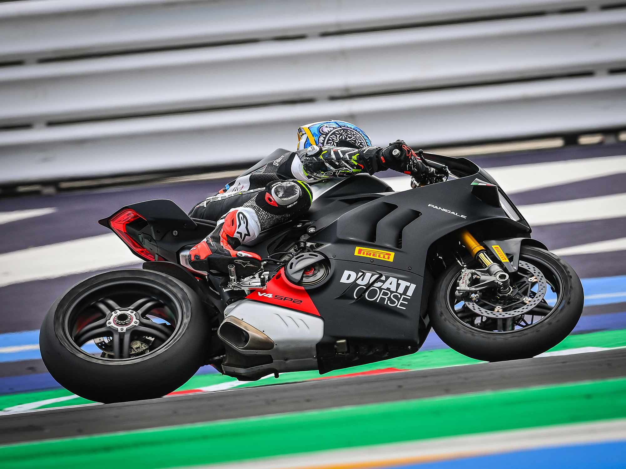 In back-to-back private testing, Ducati test rider Alessandro Valia was one second faster on the SP2 than on the V4 S. As both bikes use the same engine, the difference in lap times is purely down to handling.