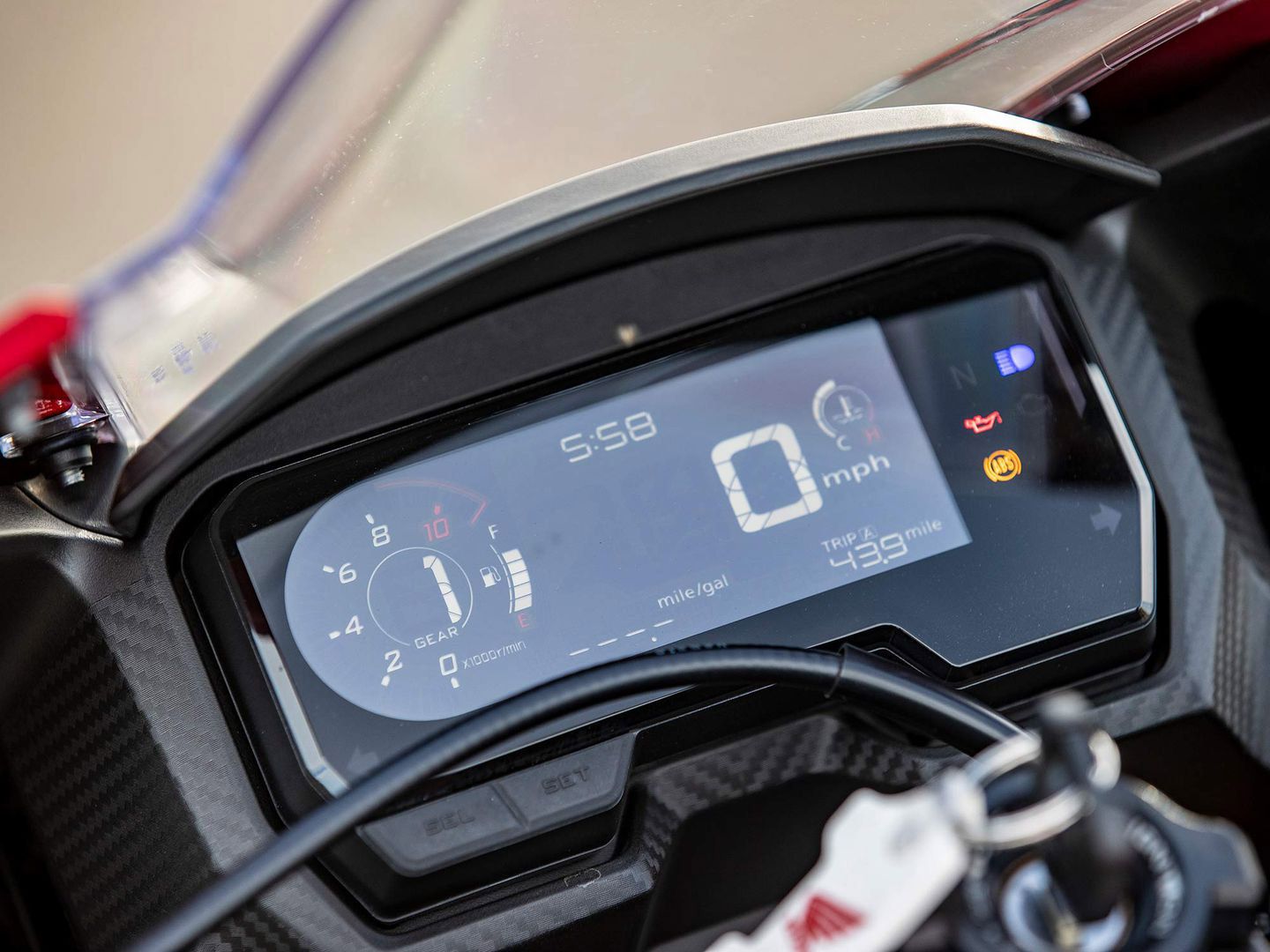 While the CBR500R does feature all-LED lighting, the LCD dashboard looks dated when compared to the full-color TFT displays that come standard on many of today’s bikes.