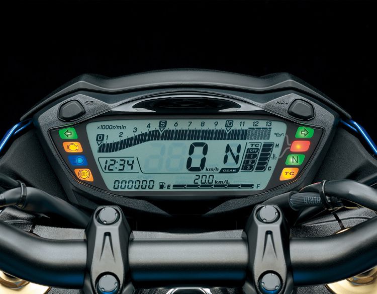 The dash is a simple rectangular LCD display which includes pertinent information. Traction control levels can be selected via the handlebar switch.