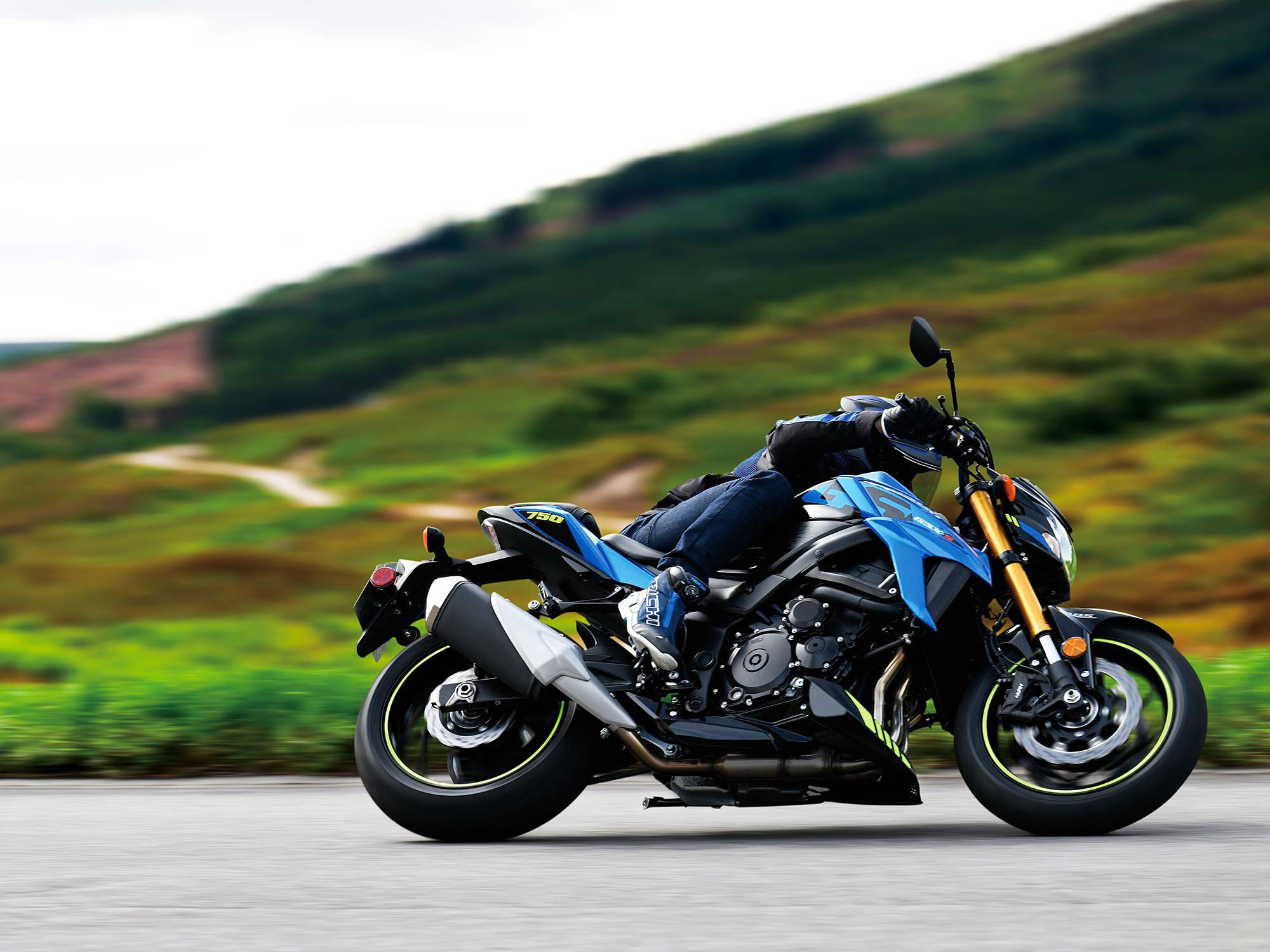 The GSX-S750 is not the most sporty middleweight naked on the market, but there’s still sportbike DNA in the package.