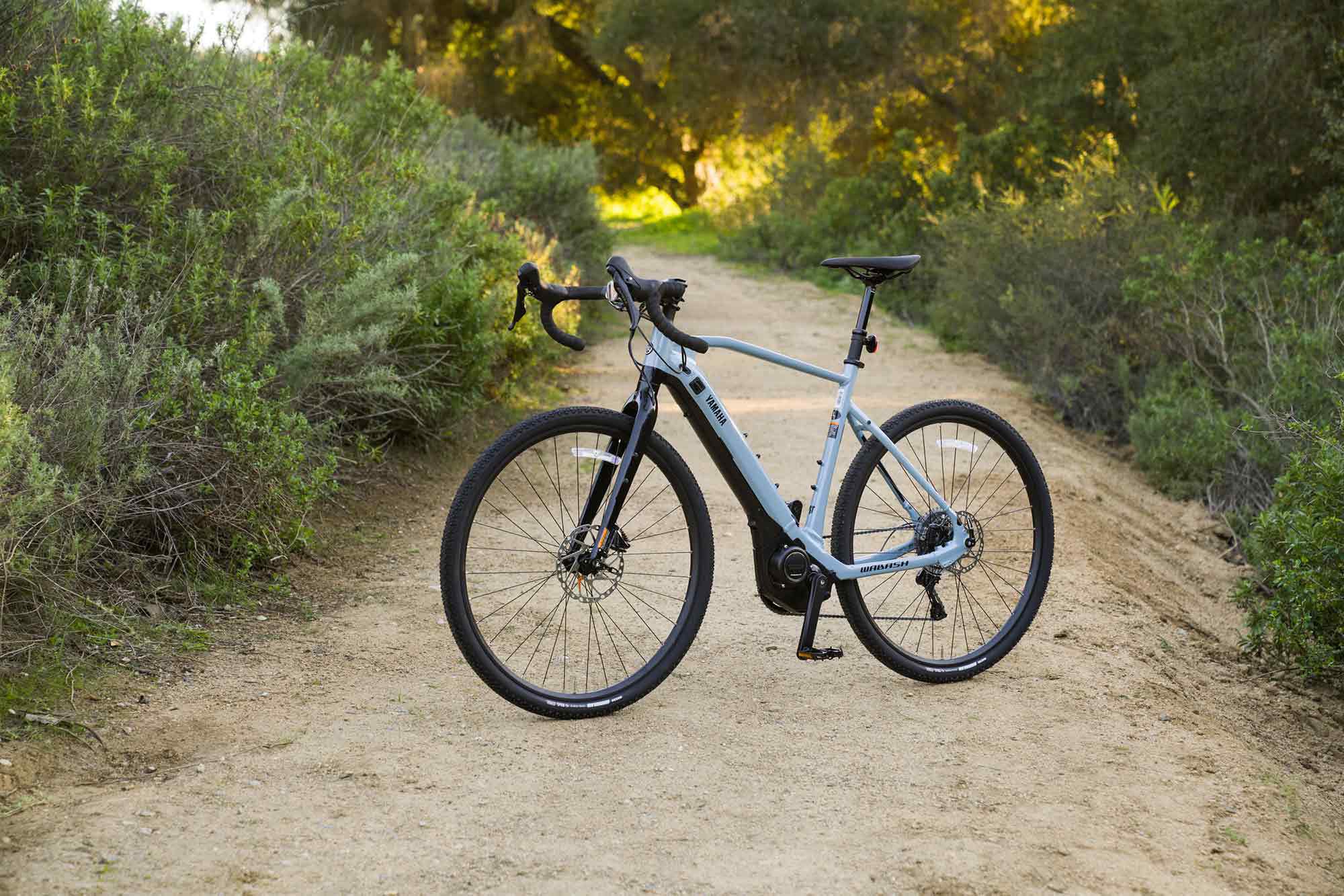 The Wabash RT on the other hand is a purpose-built gravel bike (think dual-sport) designed to be ridden on and off pavement.