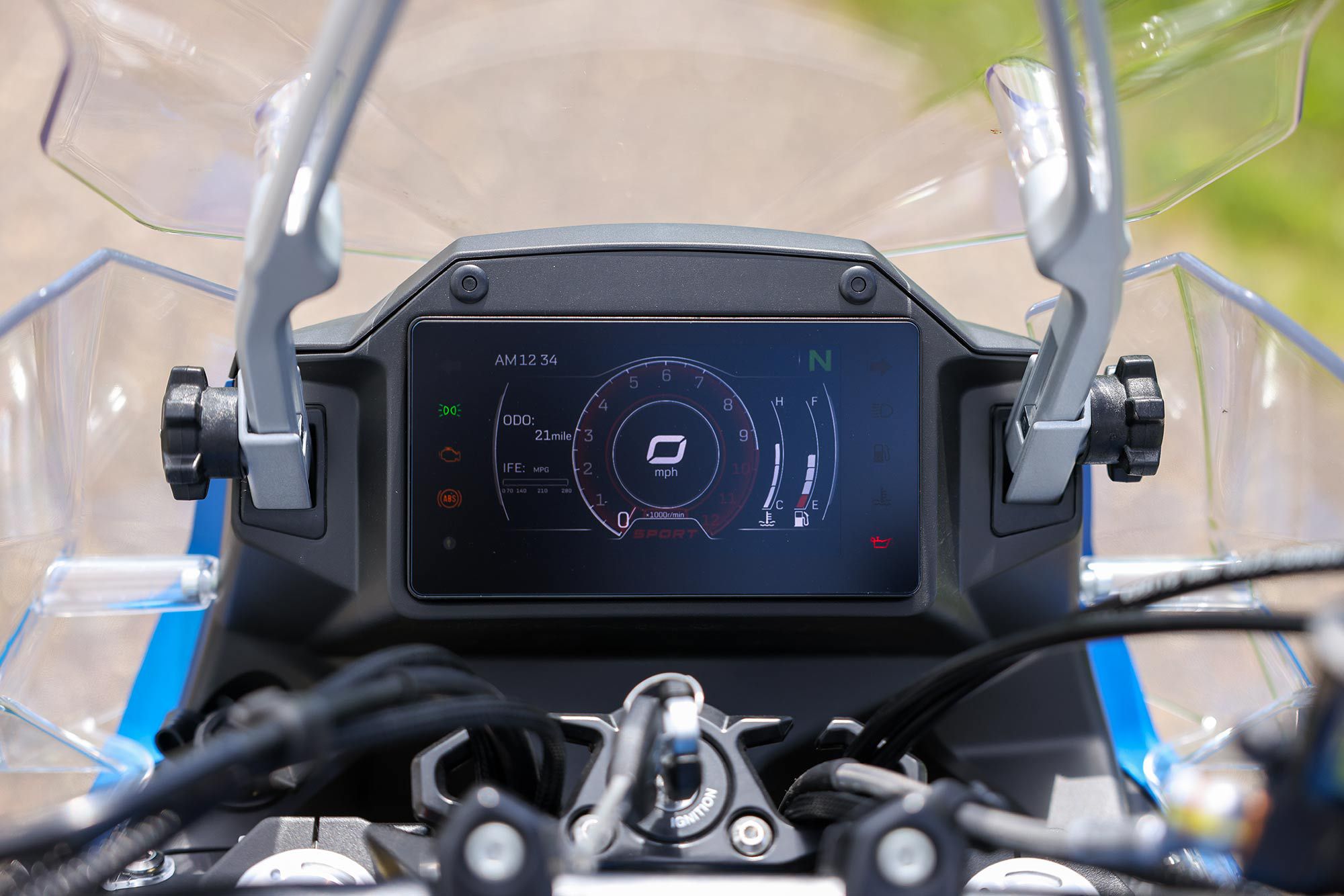 Even more high-end features from CFMoto. The 650 Adventura comes equipped with a 5-inch full-color multifunction thin film transistor (TFT) display screen.