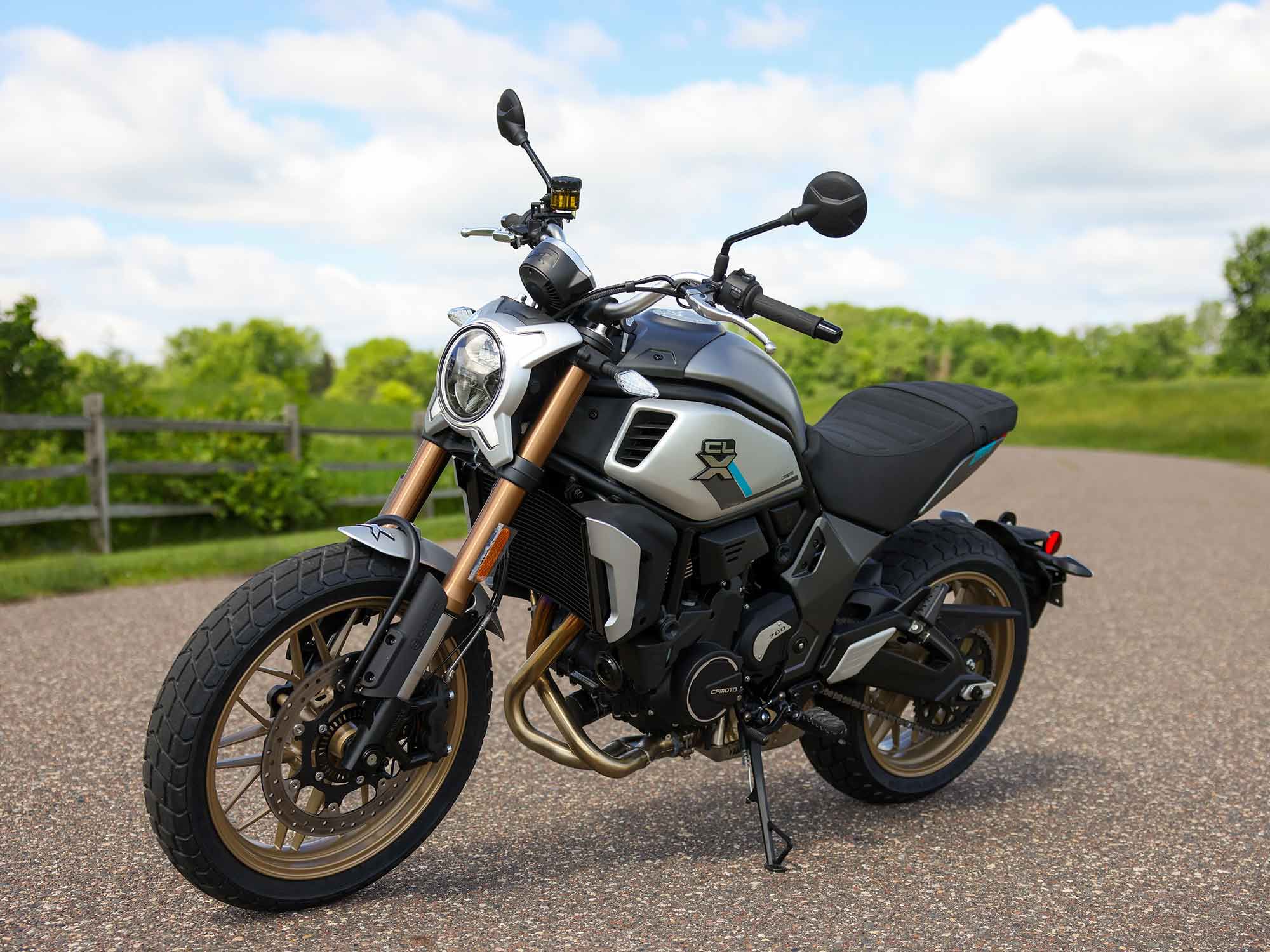 The 700CL-X runs a staggered 18/17-inch wheel combo, compared to the Sport’s even 17-inchers, and standard bars for a more upright seating position.