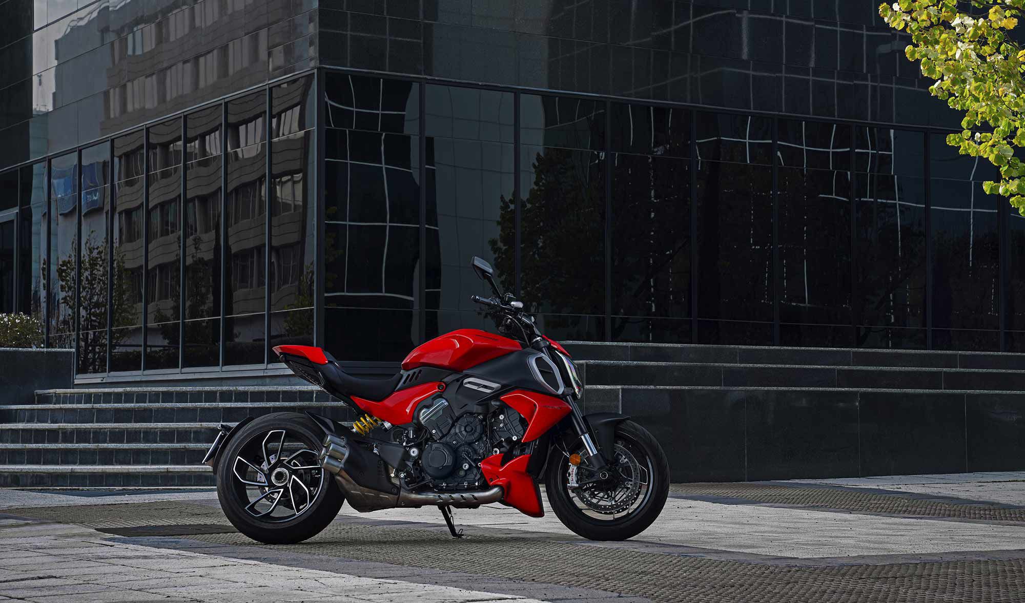 The 2023 Ducati Diavel gets four cylinders and loses some weight.