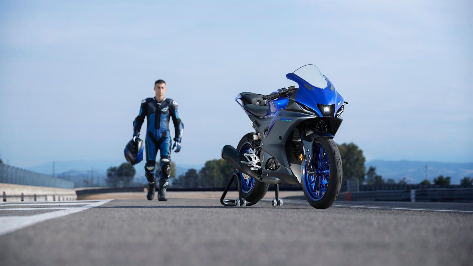 Track stands make it legit; the Yamaha R125 and European rider about to start up track day.