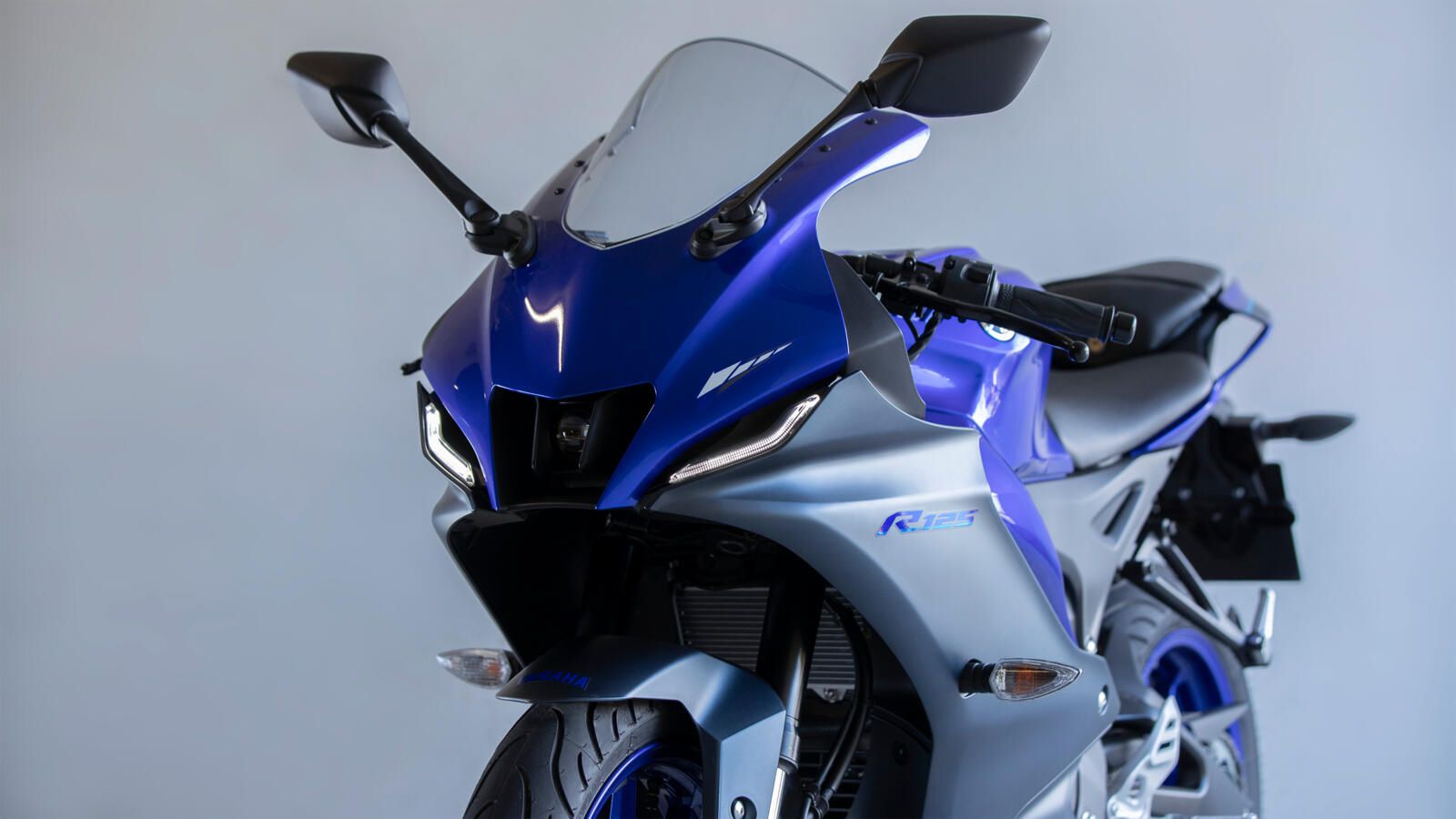 Redesigned front fascia and fairings are inspired by the sibling R7 model.