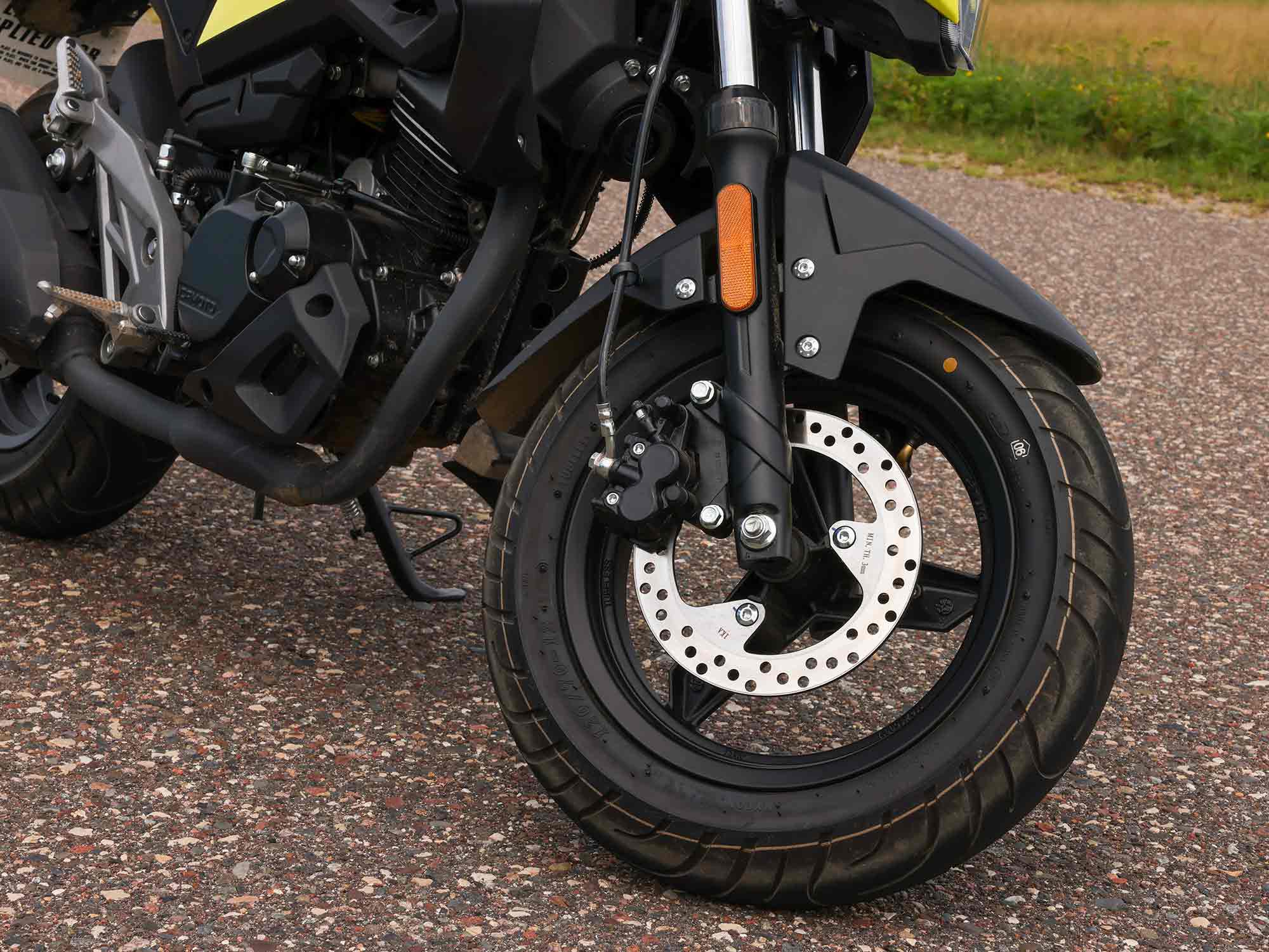 The Papio is close in spec to the Honda Grom and Kawasaki Z125 Pro. For example, the front brake disc is 210mm. That’s 10mm smaller than the Honda’s brake disc, but 10mm larger than the Kawaski’s.