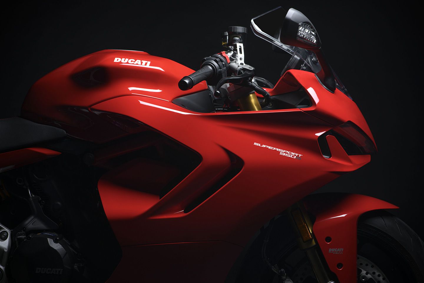 The SuperSport 950’s fairings were updated for the 2021 model year and feature subtle nods to Ducati’s Panigale V4.