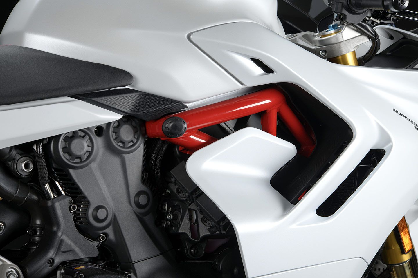 The SuperSport 950 is one of five models to use Ducati’s latest Testastretta 11º V-twin. In SuperSport trim, the engine is claimed to make 110 hp and 68.6 lb.-ft. of torque.