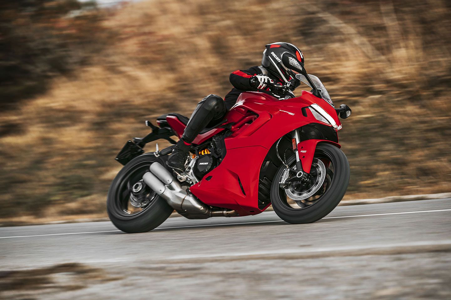 The SuperSport 950 is fun to cruise around town and tear through the canyons. Available accessories include panniers, heated grips, and a taller windscreen, which open the door to longer-distance touring.