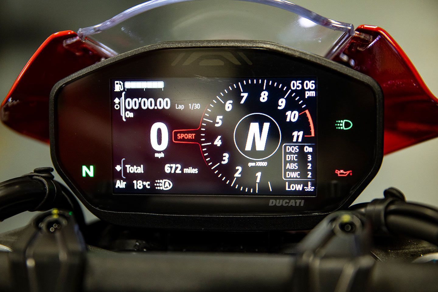 The 4.3-inch TFT dash is the same as found on the standard and SP Monster and is clear and easy to navigate.